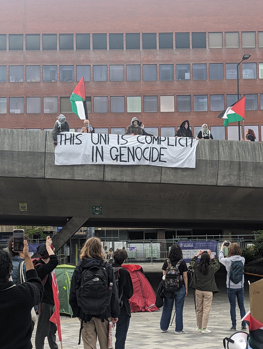 Yesterday, I was teaching on environmental migration& students were shocked to know that University of Sheffield partners with weapons manufacturers like BAE & Boeing that are directly destroying the environment in Gaza. Stop by #Sheffieldencampment and learn more! #sccp