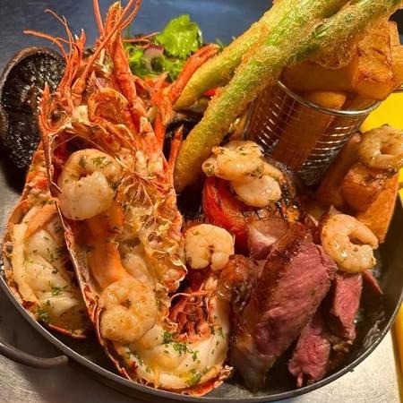 Join us for the Crab & Lobster Festival this month, kicking off with a concert on May 17th at the Pavilion Theatre. Why not reserve a table in our restaurant for pre or post-event food! 🍽️ #No1Cromer #CromerPier #CrabandLobsterFestival #PavillionTheatre