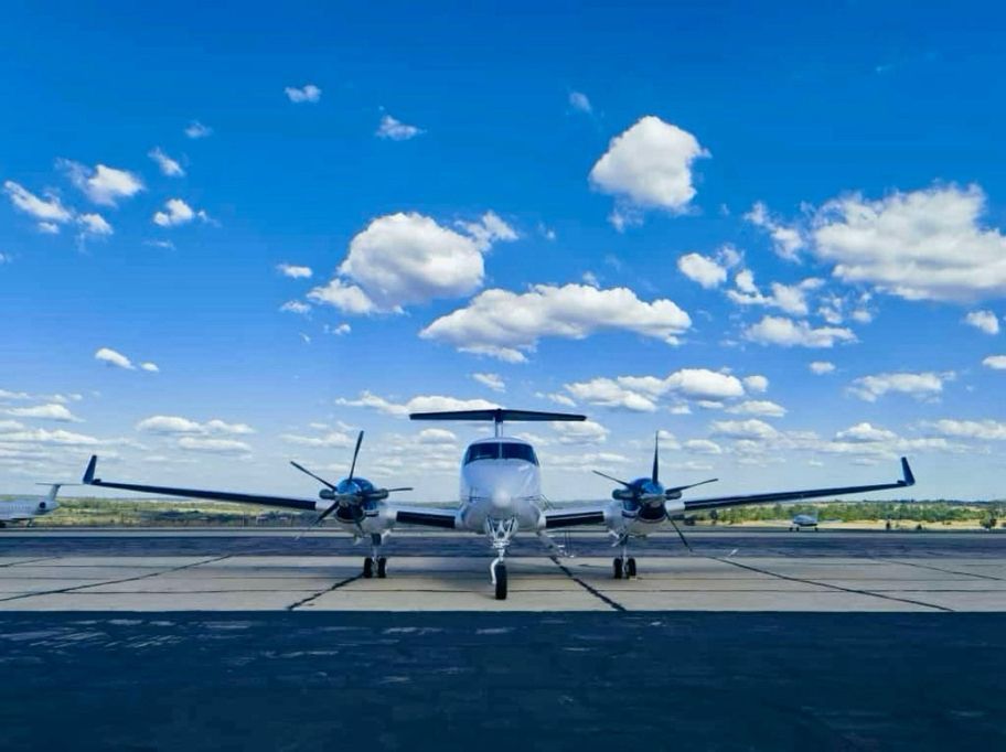 Paradise isn’t a place. It’s a feeling. 

#airplane #airplanelovers #aviationlovers #aviationlife #aviationphoto #aviation #avgeek #aeronautical_aviation #aviationgeek #aviationworld #kingairb200 #kingair #beechcraft