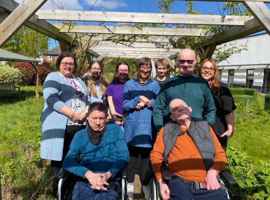 Hftonline's tweet image. 💬 &quot;It was great to see how fundraising helps Hft support #LearningDisabled people!&quot;

💜 Students from @BangorUni recently met colleagues &amp;amp; the people we support in Hft Flintshire to see how their brilliant #Fundraising efforts have impacted the lives of the people we support!