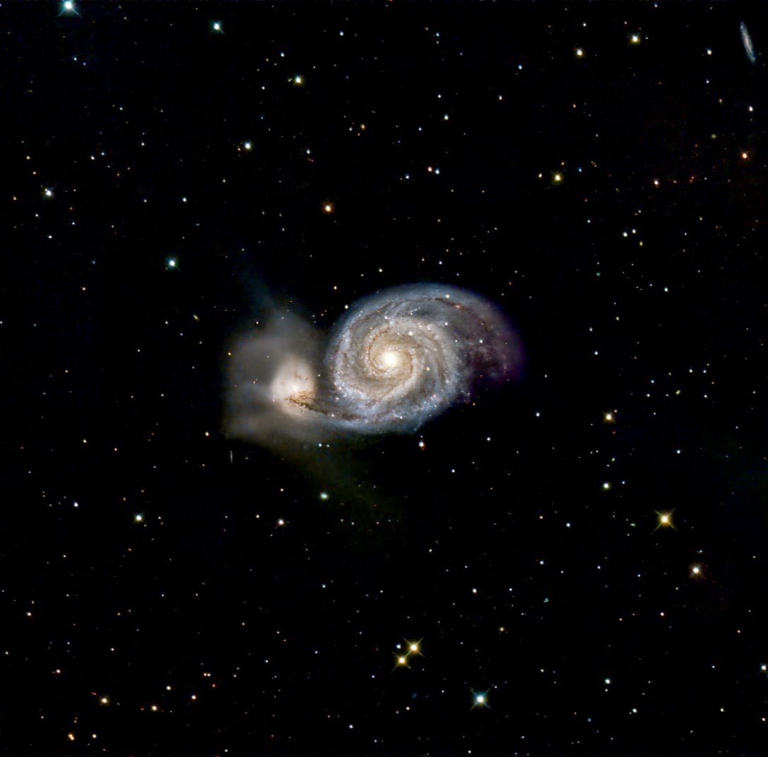 Bewundert die Whirlpool-Galaxie (Messier 51a) durch das Objektiv von Joao! 🌌📸 

Folgt ihm für mehr! 🔭🌠 @joaomartins_fotografia 

#Astroshop #Omegon