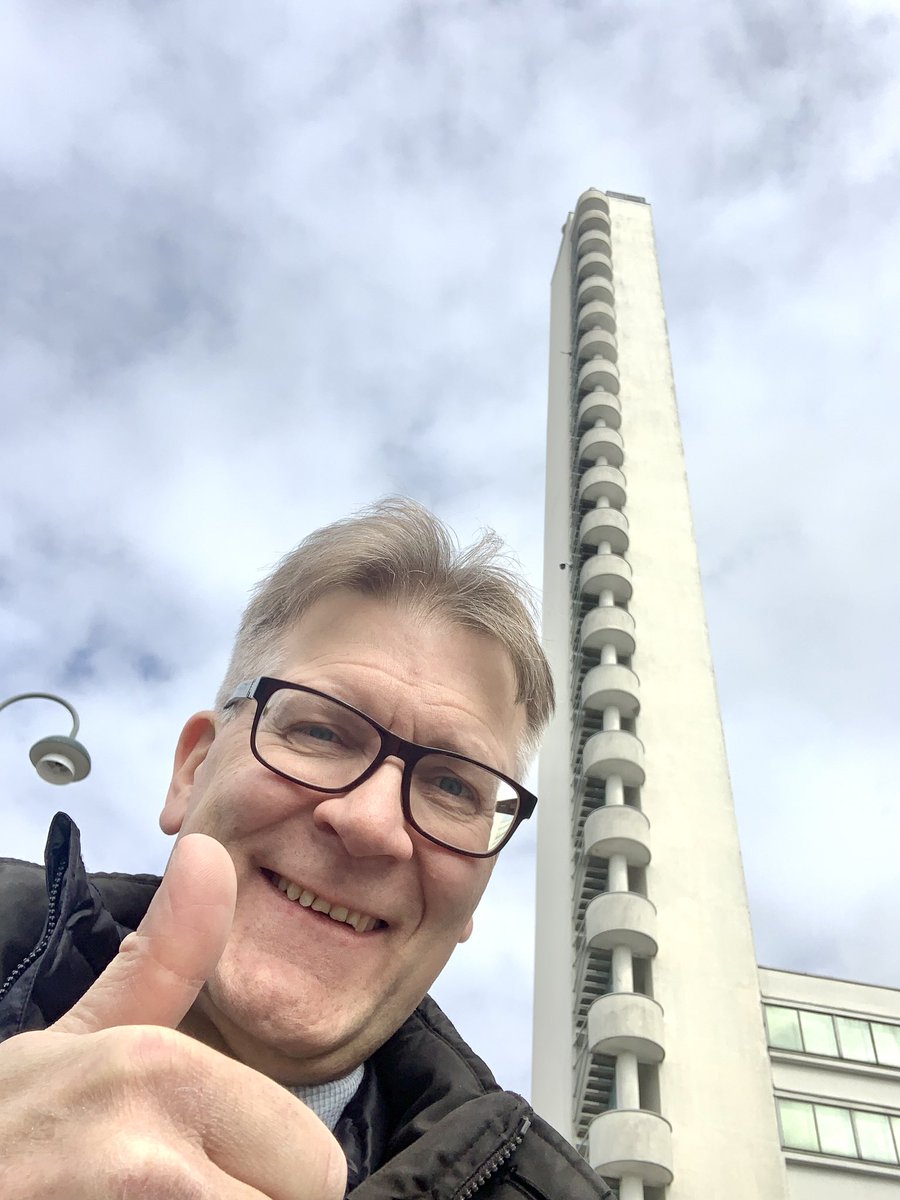 Mr. Body Languagen 1. keikka Olympiastadion Helsinki Vierailukeskuksen erinomaisissa tiloissa terveydenhoitoalan ammattilaisille. Tuonne mahtuu jopa 40.000 osallistujaa!😀