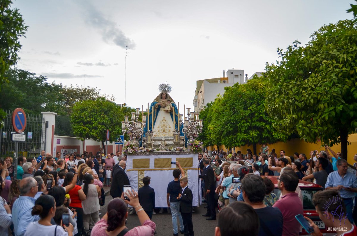 Hoy tendrá lugar el primer ensayo de la cuadrilla de costaleros de la Stma. Virgen.

¡Continuamos restando viernes para el deseado 31 de mayo!

📸: @luisg_v24 

#LaVirgenDelColegio #AmorHermoso24