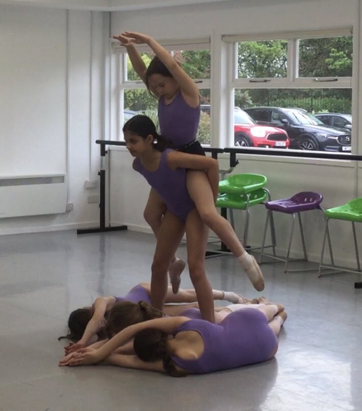 PipersArts's tweet image. Year 5 created some inventive freezeframes based on Swallows and Amazons #pipersprep #pipersdance