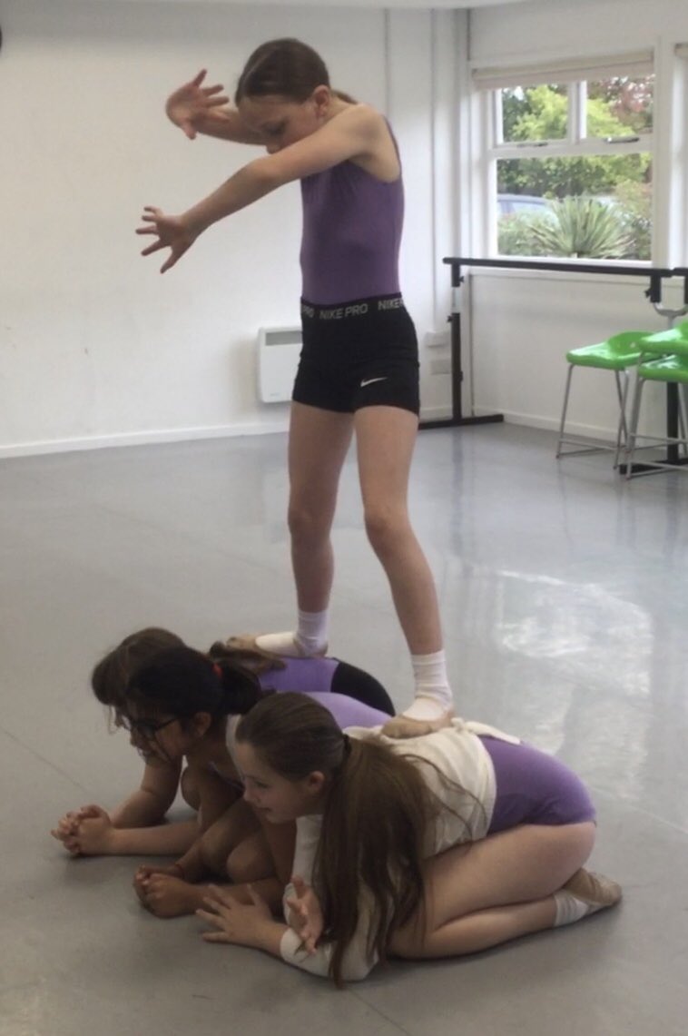 PipersArts's tweet image. Year 5 created some inventive freezeframes based on Swallows and Amazons #pipersprep #pipersdance