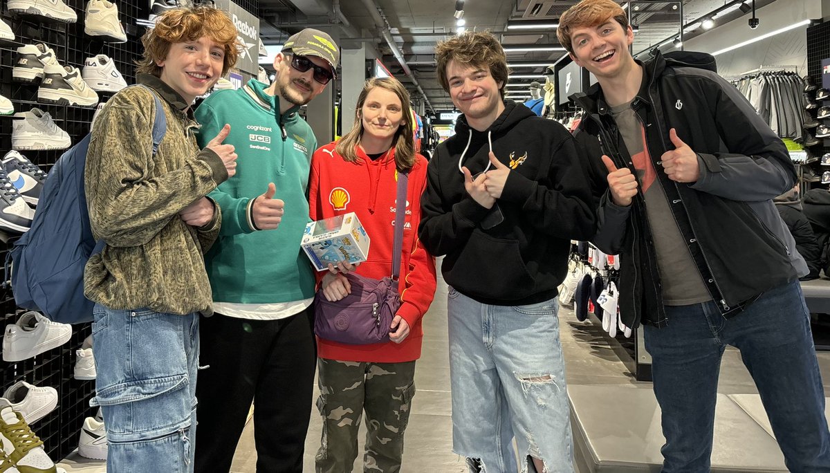 PrimusAirsoft's tweet photo. The Tubbathon is concluded! Enjoy your break @TubboLive 

You’re an absolute legend for achieving 64 days streamed without fail. I’m so glad I got to meet you on Holiday and be a part of the Tubbathon even if it was a couple of minutes. #Tubbathon #Tubbo #Tubbolive https://t.co/TRDHddhqfq