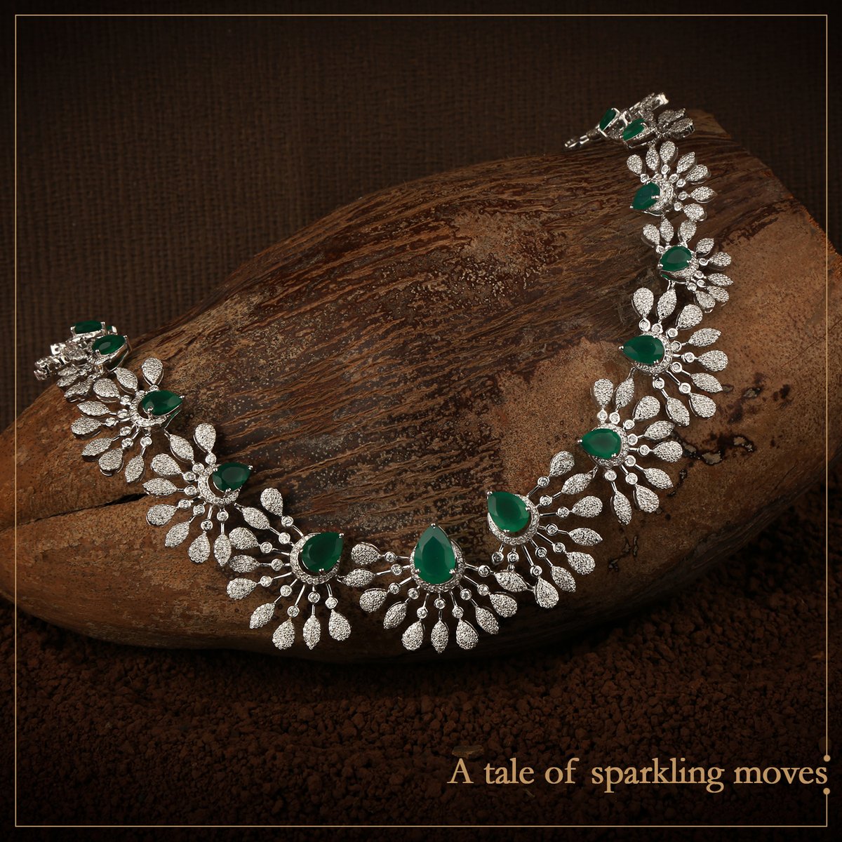 azva7vows's tweet photo. Delicate, extravagant and truly captivating, this timeless set adds charm to every new beginning.
For more details DM us @azva7vows

#DiamondJewellery #Necklace #Earrings #azvavows #lifebeyondlocker #handmadejewellery #jewellerydesign #indiajewellery #bridaljewellery https://t.co/CU9kmd8LiO