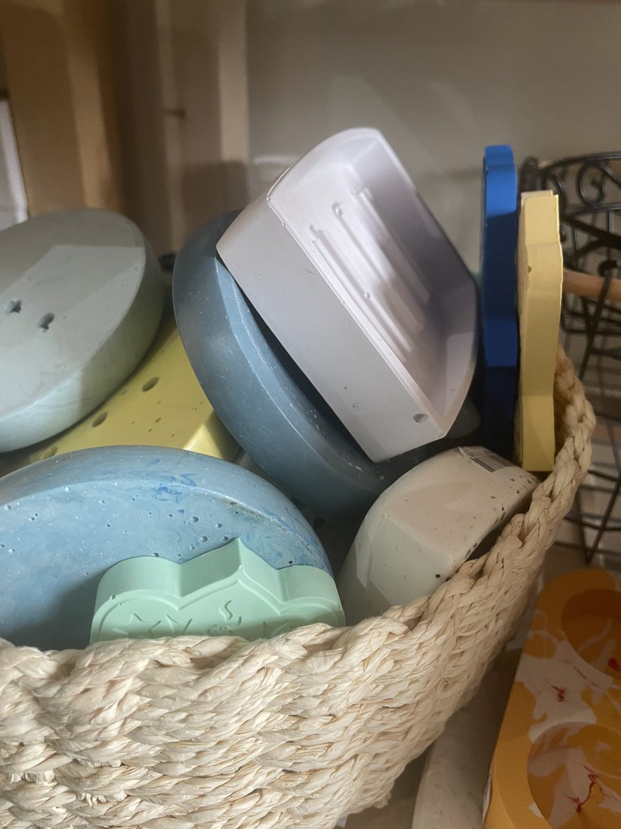akuawood's tweet photo. A friendly reminder about our bargain section in-store in Caversham (RG4)
You pay what you can afford, never the full price.
Pass by 118 Henley Road, Caversham, RG4 6DH.
#SheabutterCottage #caversham #bargainalert https://t.co/Y14ZeIi99u
