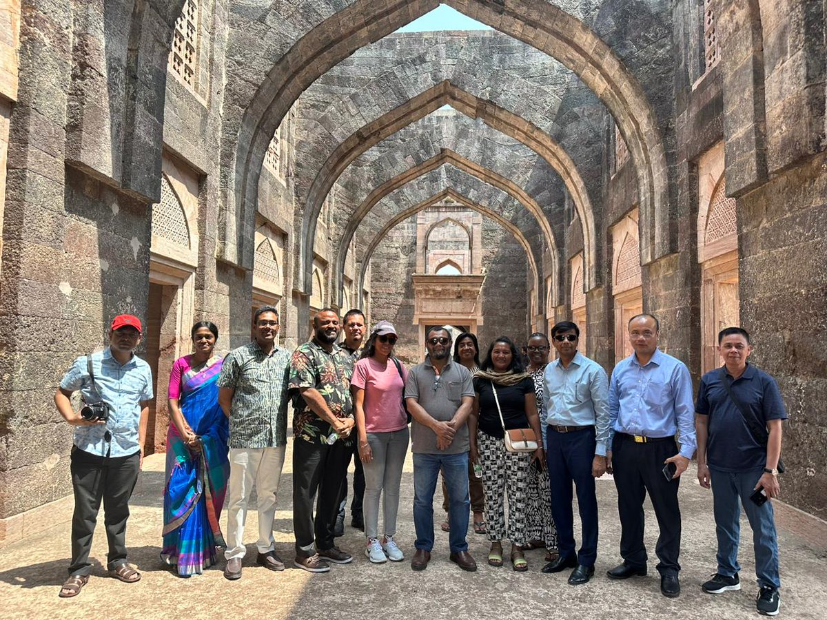 But it wasn't all work—they also had the chance to explore the historic city of Mandav, immersing themselves in its rich cultural heritage and scenic beauty. #IIMIndore #IIM #Indore #Mandav #Culture #Heritage