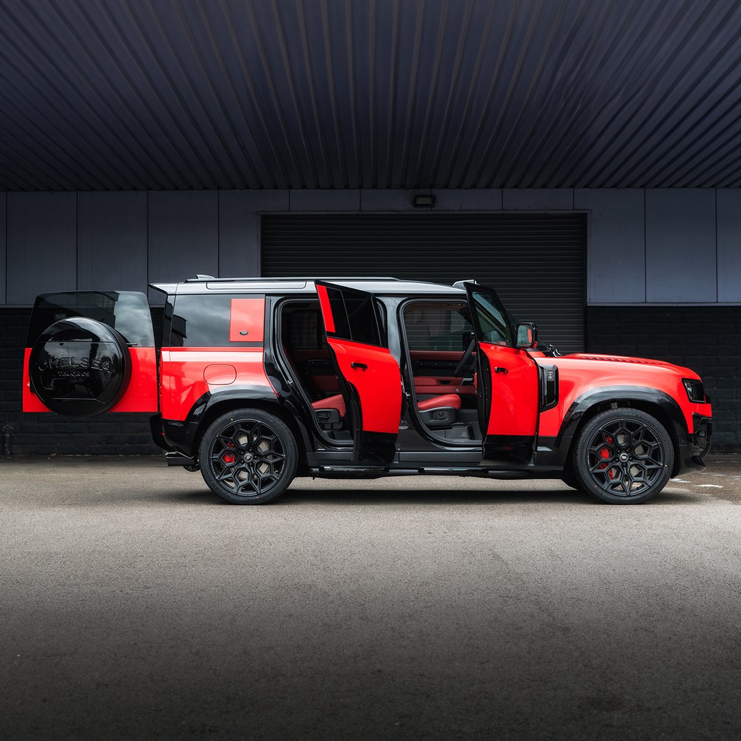 Painting the town Red, one bespoke Defender at a time... ❤

Check out this stunning, fully custom-built Land Rover Defender 110 in Rosso Corsa Ferrari Red.

Want to elevate your drive to a new level? Get in touch 

#ChesleaTruckCo #cars #LandRover #Defender110 #Custombuild