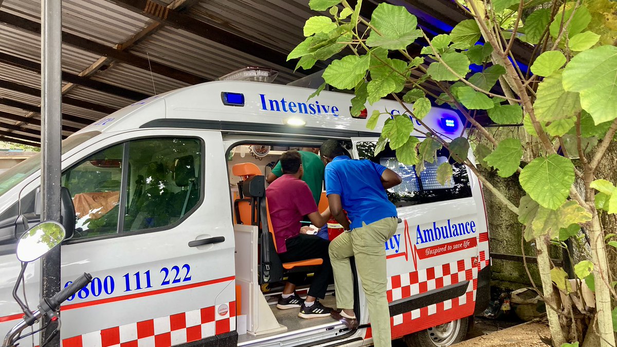 EMS field trip at @CityAmbulance getting hands-on experience setting up crash bags and learning about patient handover protocols. We're exploring the ambulance dispatch center. Special thanks to @CityAmbulance, @Tayebwa_TB and Moses Muhangi for the tour! @Seed_Global