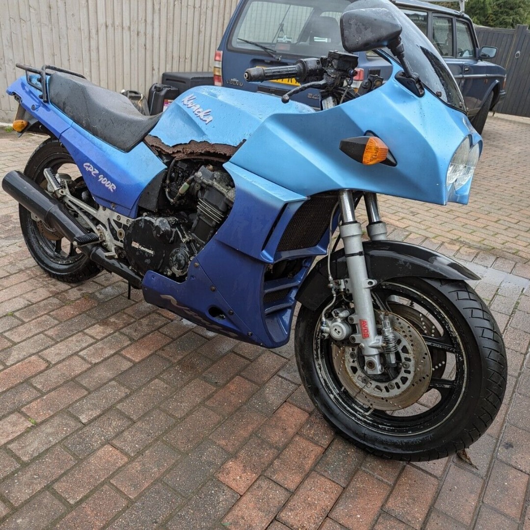 Check out this 1987 Kawasaki GPZ900R spares or repairs project! Ebay ad here ow.ly/gK4g50Rv7A7 #kawasaki more bikes at barnfindmotorcycle.com #motorbike #motorcycle #barnfind #biker #vintagebike