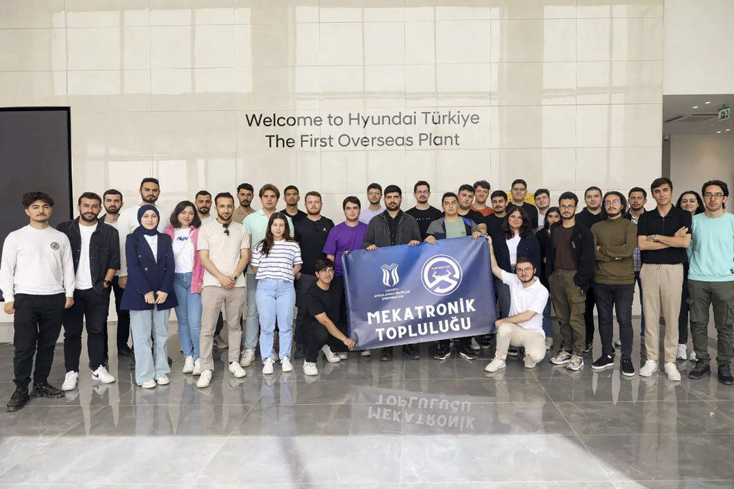 🚘 Mekatronik Topluluğu öğrencilerimiz, düzenlenen teknik gezi ile Hyundai Assan’ın Kocaeli’de bulunan fabrikasını ziyaret ettiler. Detaylar 👇 🔗 haber.subu.edu.tr/tr/node/1632