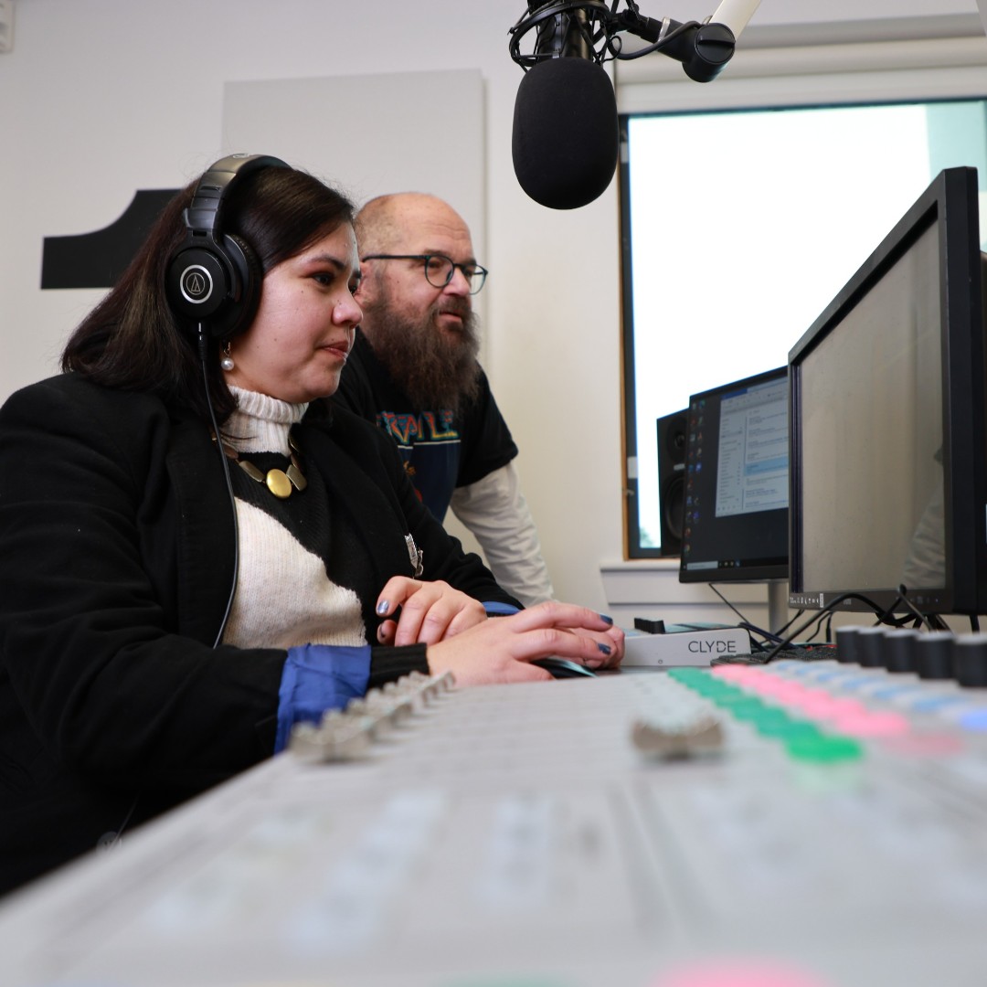 🎙️ Join Us as a Radio & Podcasting Tutor! 🎧 Passionate about audio education? We're hiring! Help shape formal and informal learning opportunities in radio, podcasting, and audio content creation. Apply now shmu.org.uk/vacancies/radi…