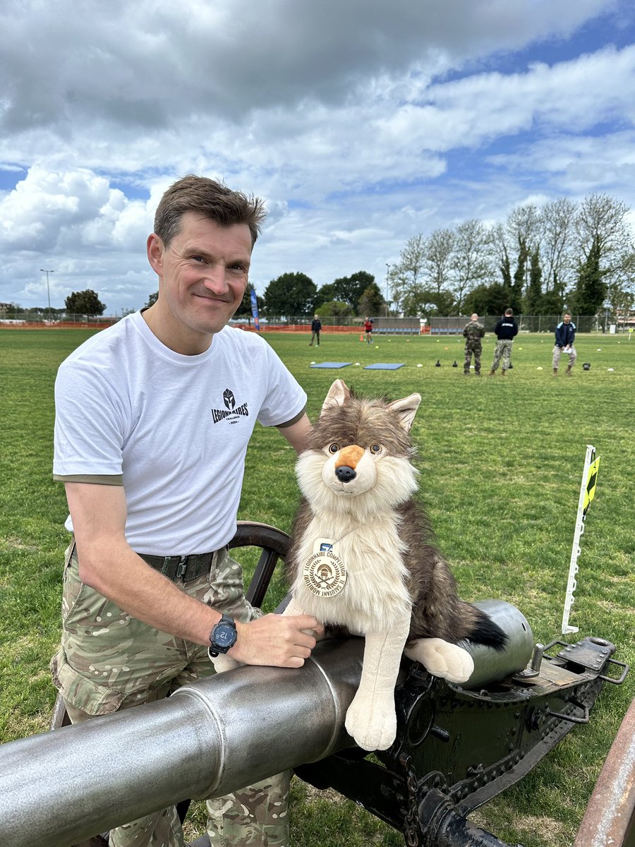 🎉 Sentinel was awarded an honorary membership to the JFC Naples Field Gun team for their Legionnaires event today. Stay tuned for more exciting events in the future! #NATO75 #JFCNaples #Sentinelsjourney #FieldGunLegionnaires 🎈🥳