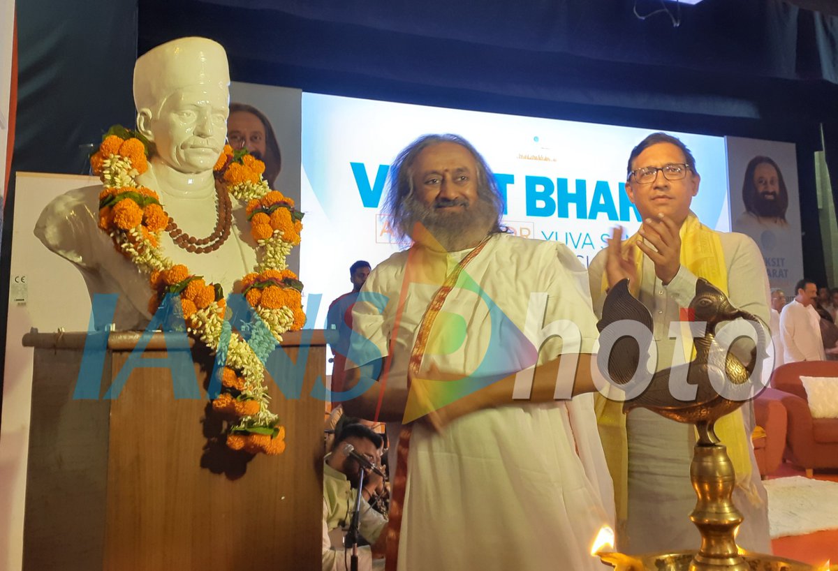 In Pictures: Sri Sri Ravi Shankar, Vikrant Massey, and several others participate in VBA Yuva Samwad at BHU