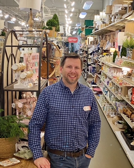 SignatureBankGA's tweet photo. It's an honor to serve small businesses and entrepreneurs as they work tirelessly to build a strong business and serve their clients. Happy National Small Business Week. Meet one of our valued clients.  https://t.co/xAcVd2V9Jm https://t.co/HVFckpz0D5