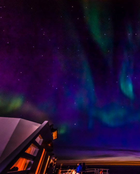 Hoping all you adventure enthusiasts are going into the weekend with lots of magical light to gaze upon 💜💚🌟😍 To learn more about our Northwest Passage small-ship expedition cruises, click here: advcan.ca/NWP