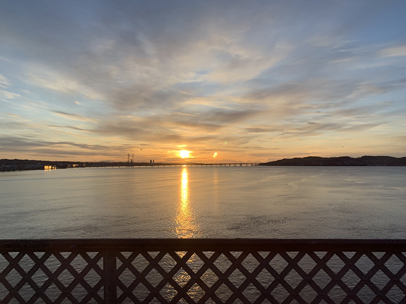 Sunrise over the River Tay 😍 📷: Marcelle, Sleeper guest.