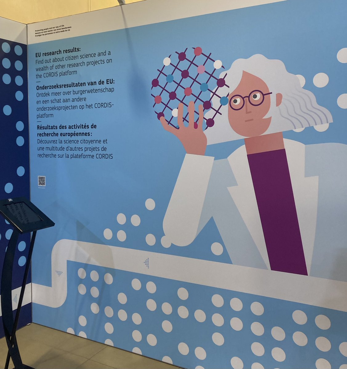 You can also visit @EUPublications next to us in the Strengthening our Democracy Village! Discover our #CitizenScience projects that feature in a @CORDIS_EU Results Pack 🔬
