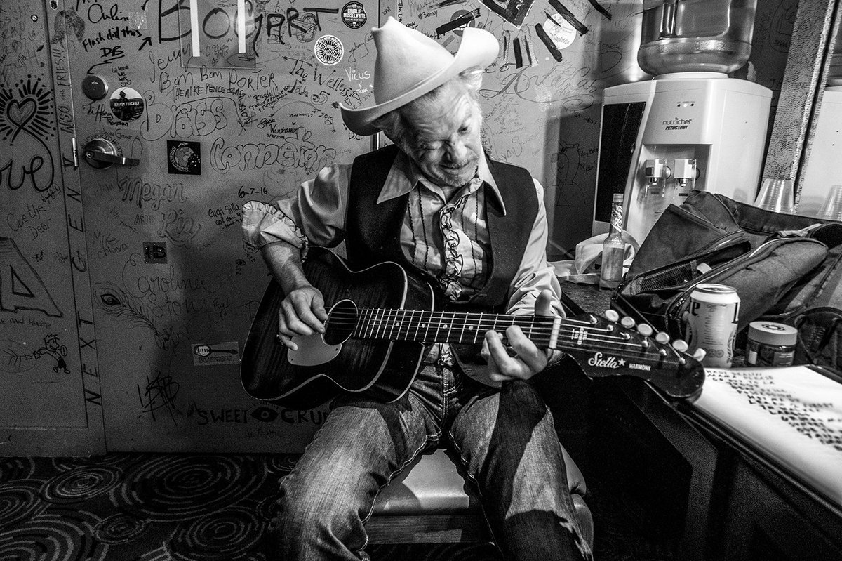 Don't miss out when Jimbo Mathus comes to play our stage on May 16th!! #JimboMathus is an American singer-songwriter and guitarist, best known for his work with swing-revival band, #SquirrelNutZippers! #BarleysKnoxville #Knoxville #KnoxvilleMusic #KnoxRocks #OldCityKnox