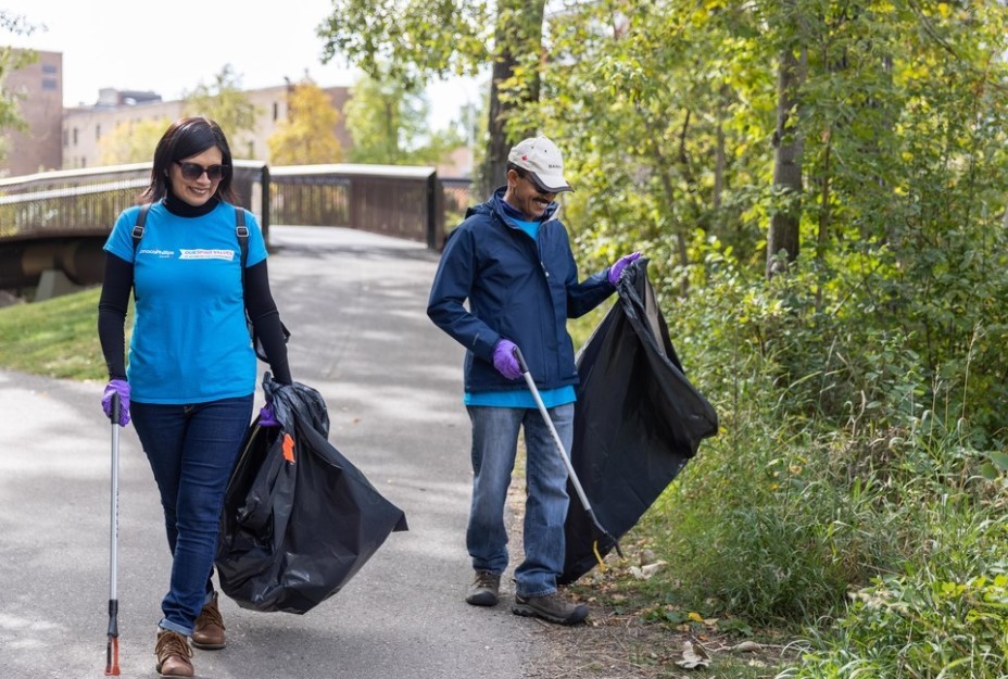 The team at @conocophillips + tons of registered volunteers are out beautifying #yyc this weekend for the 57th annual Pathway and River Cleanup. #yyccleans 👋Give them a wave if you see them! brnw.ch/21wJqYC to learn more