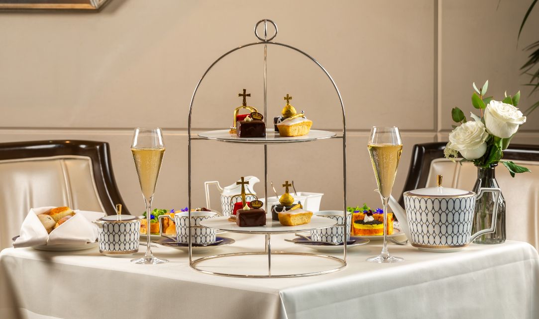 Introducing the new Afternoon Tea at InterContinental London Park Lane: afternoontea.co.uk/uk/london/mayf… Embark on a royal journey through time with the menu that celebrates two of England's most celebrated monarchs 👑