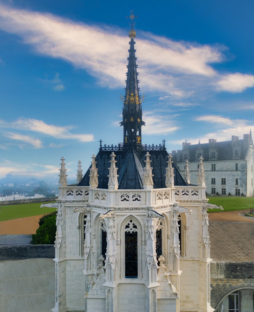 ❤️ Bientôt les retrouvailles  ! La chapelle du château rouvrira ses portes à compter du 1er juin 2024, après 2.5 années de restauration. La sépulture de Léonard de Vinci, qu'elle abrite, sera elle aussi de nouveau accessible #Amboise #Touraine #ValdeLoire 
📷: Erwan Fiquet/2024