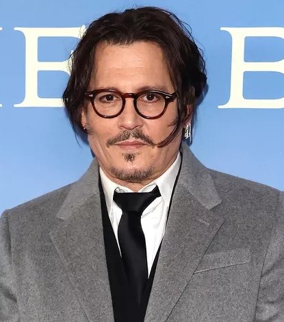 #JohnnyDepp 'is prioritizing his health & wellbeing much more these days. He’s feeling & looking healthier.
There’s a lot of good energy & he surrounds himself with a good group of people.
He’s focused on moving forward. He's keeping busy.'
~ a source, to:
people.com/johnny-depp-mo…