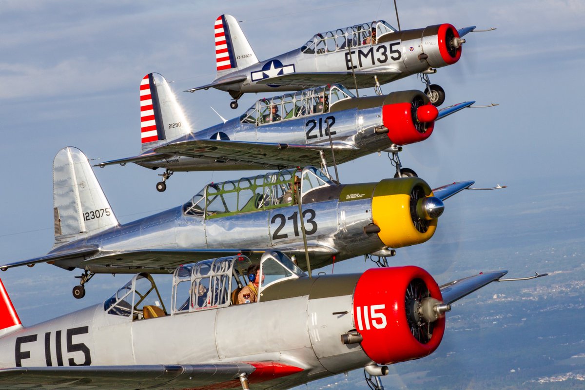 Let's kick off this #FormationFriday with a thrilling formation of four Vultee BT-13 Valiants. Serving as faster, heavier, and more complex trainers, these warbirds provided pilots with valuable experience that helped prepare them to fly in combat in World War II. 📷 Jim Koepnick