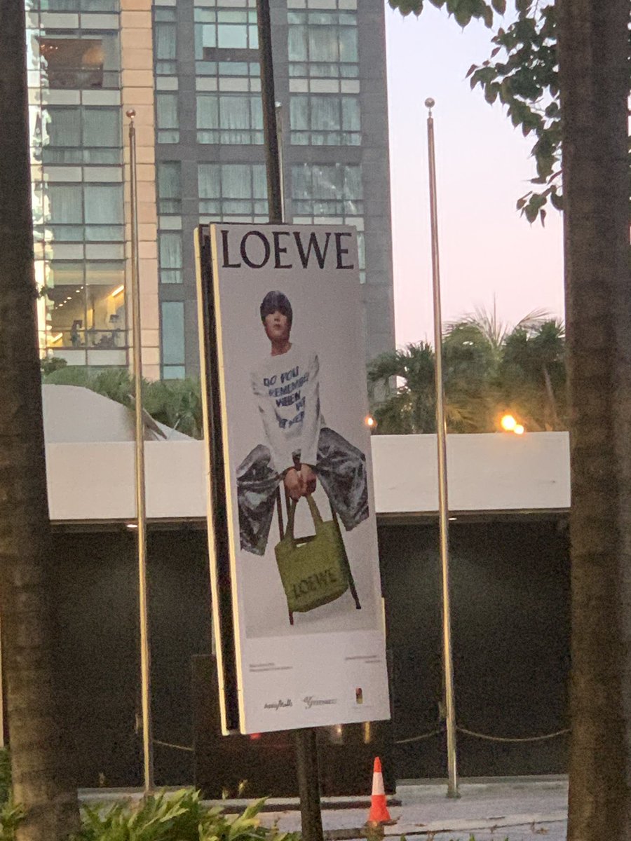 found it!! finallyyy taeyong loewe ads in ph!! there were several ads but all his prints looked the same. still, i’m so proud of you, our gba 🥹💗

#LOEWETAEYONG