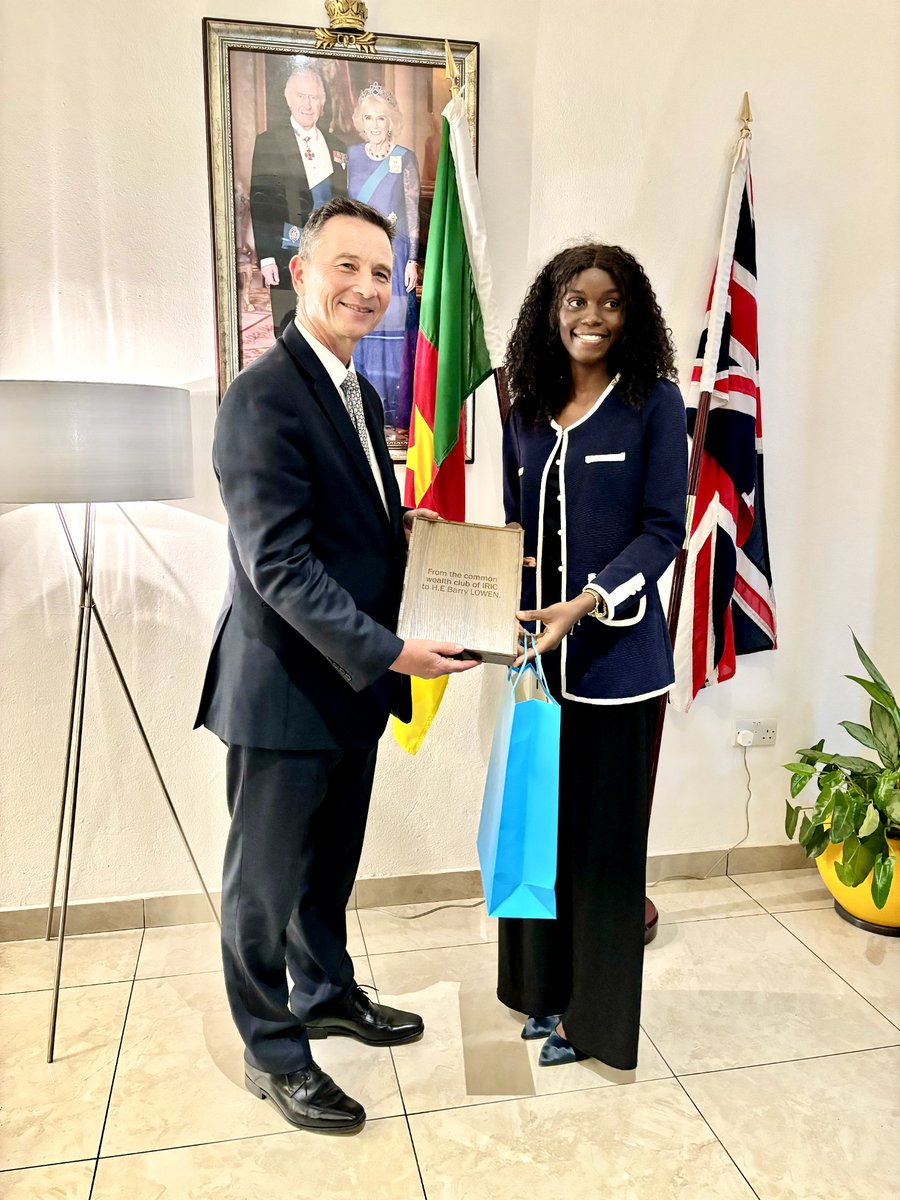 Our High Commissioner @BarryLowen was delighted to host a group of students from the Commonwealth Club of the International Relations Institute of Cameroon. Discussions focused on 🇬🇧&🇨🇲 bilateral relationships and Commonwealth activities in 🇨🇲. #CommonwealthYouth #YearOfYouth