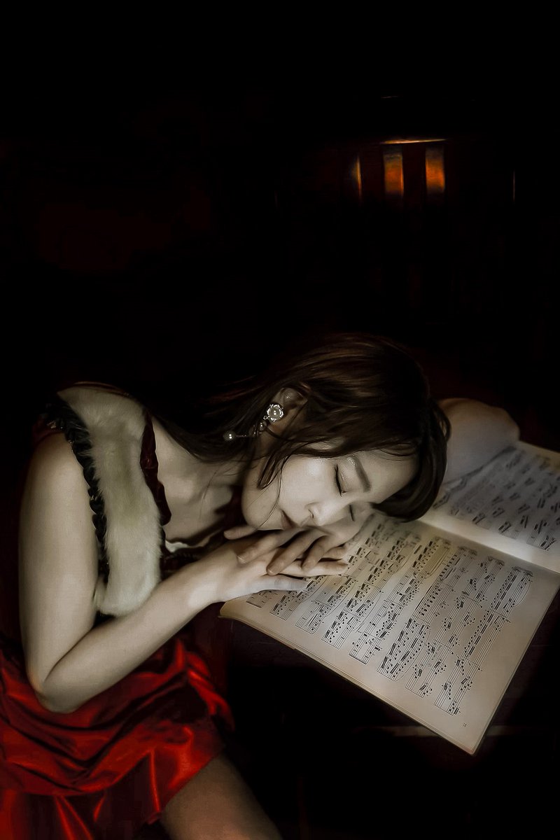 『楽譜』
勉強しながら眠ってしまった事がある
@annchan_666 
＃ポートレート