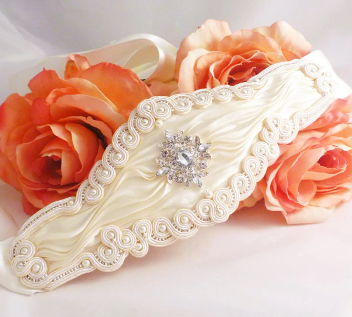 Wedding planning? This beautiful sash is half price as it’s an end of line piece, etsy.com/uk/listing/246… #elevenseshour #bridal #etsy #MHHSBD