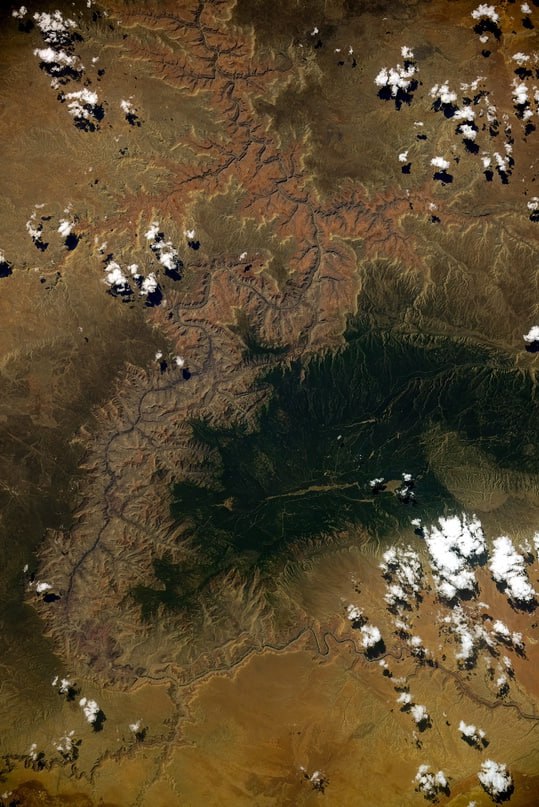 Вид на Гранд-Каньон через иллюминатор МКС 🌎
