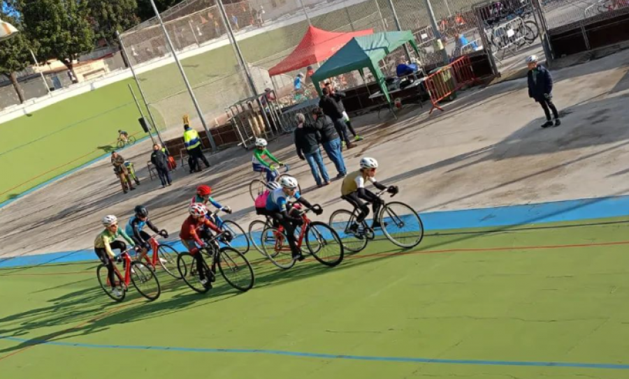 El Velódromo de Mataró, listo para acoger mañana el Campeonato de @ciclismecat  Infantil, con pruebas para otras categorías de promoción
trackpiste.com/2024/05/el-vel…
