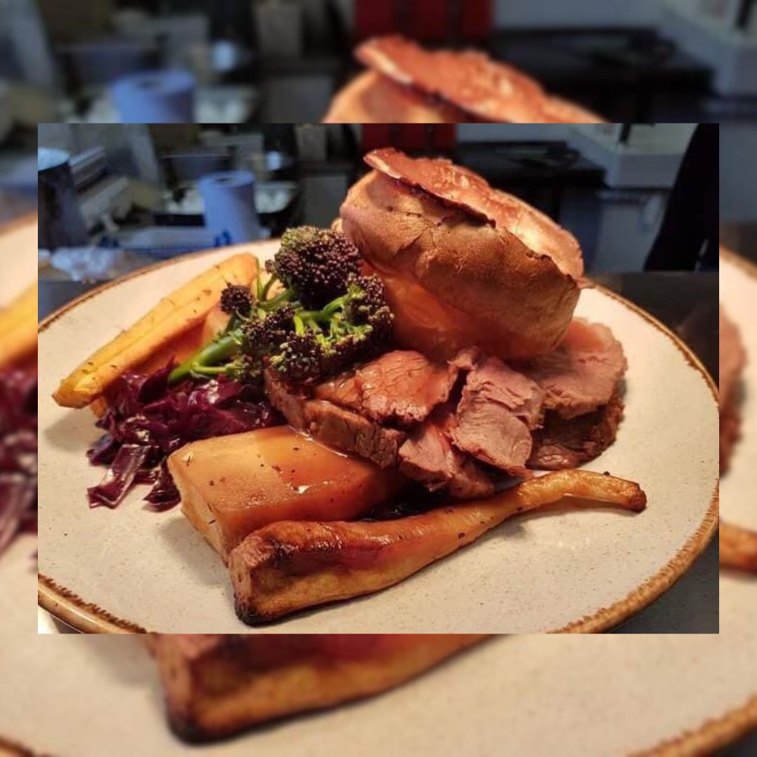 Overlooking the picturesque River Severn, The Swan at Ironbridge blends the best of British and American cuisine 🍽️

They take great pride in smoking all their dishes in-house over real oak wood, optimising the flavours. (1/3🧵)
