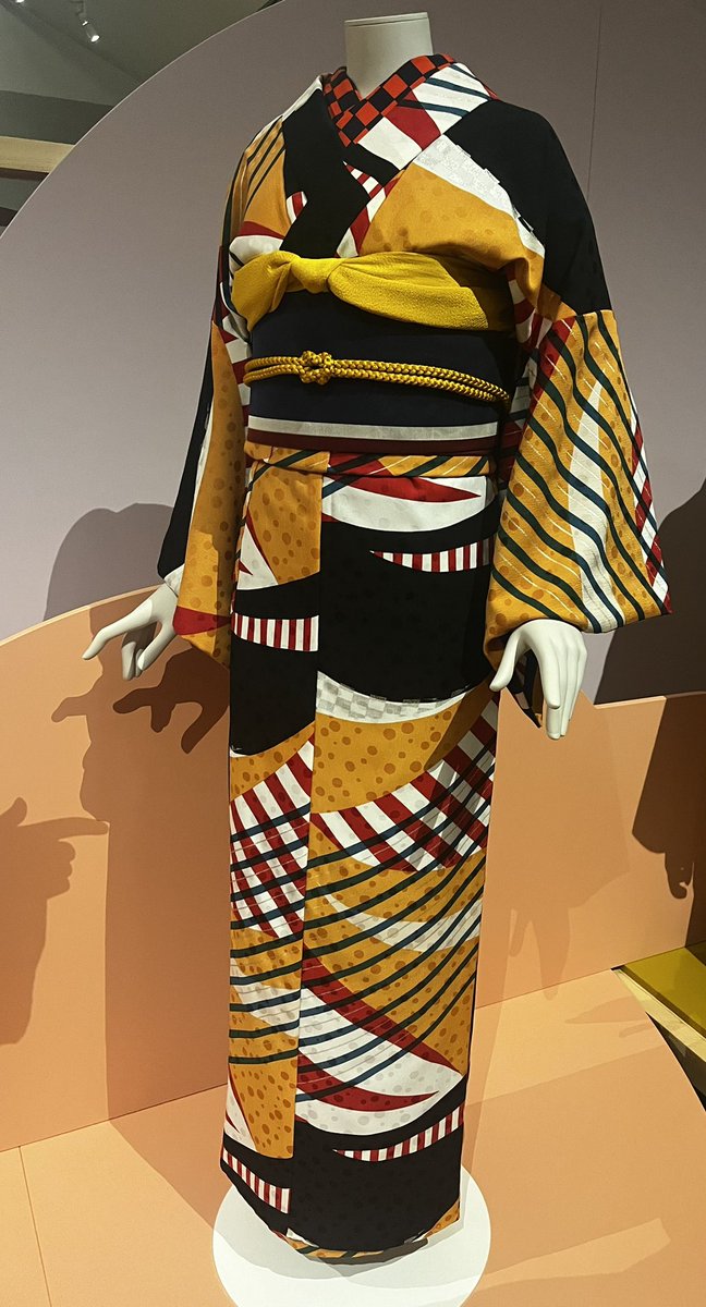 Kimono @VADundee opens 4 May. It is a feast for the eyes and should be on everyone’s must see list! Wonderful pieces, gorgeous textiles and overall fantastic display.