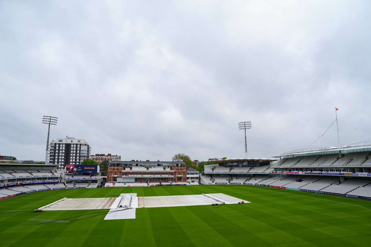 ☔️ A wet morning at Lord's. Morning rain means a delayed start to proceedings for the @CountyChamp clash between @Middlesex_CCC and @leicsccc. #LoveLords