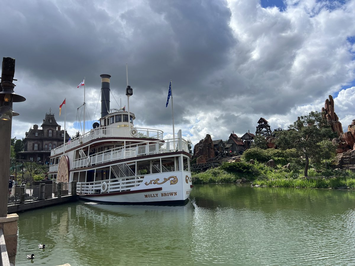 ✨ Les palissades ont été enlevées à Riverboat Landing

• Possible soft opening 
• Réouverture demain ✨

#disneylandparis