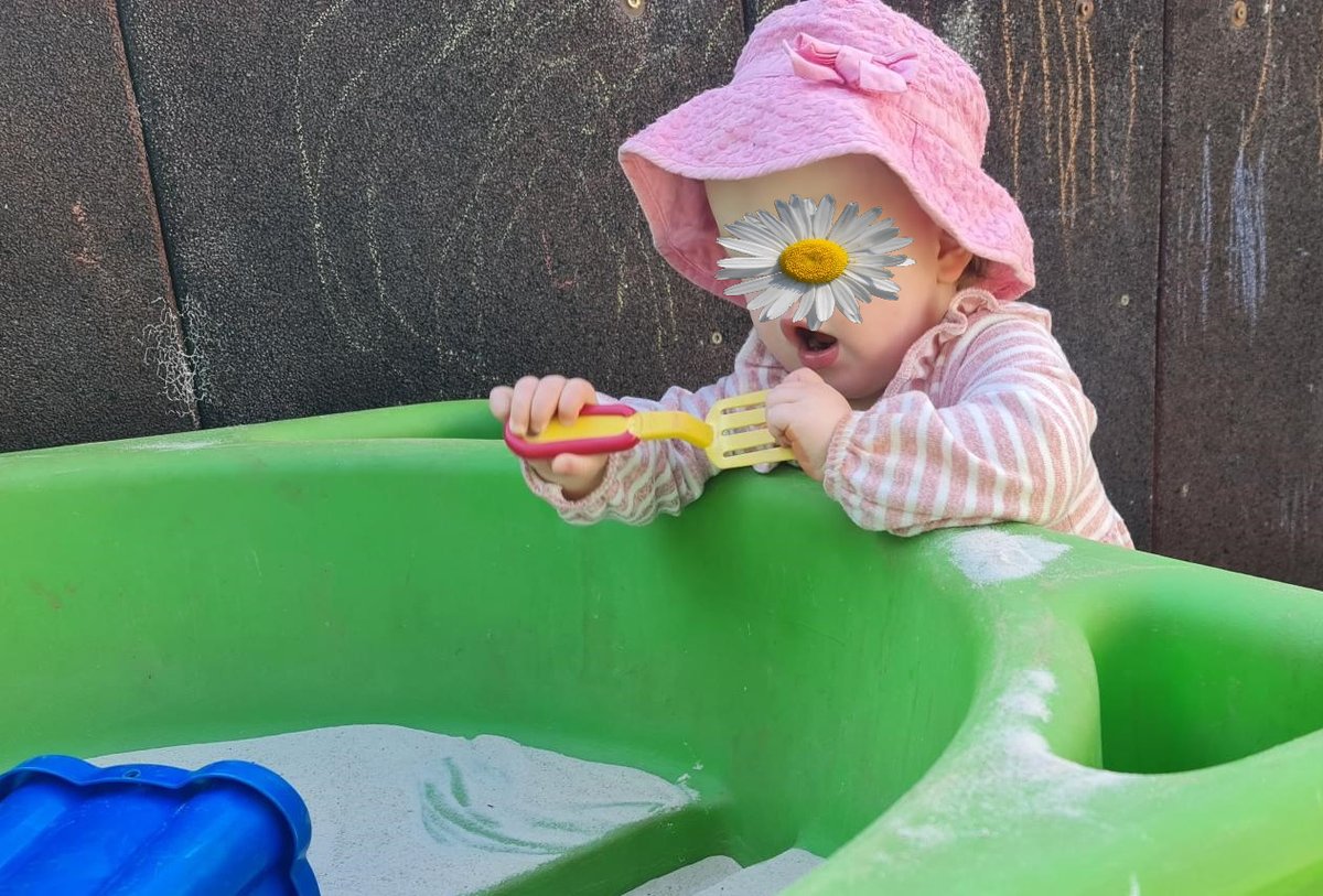 𝐒𝐭𝐞𝐩𝐚𝐬𝐢𝐝𝐞 𝐂𝐞𝐧𝐭𝐫𝐞: The baby did not want to come back inside after her playing in the sandpit #sandpitfun #daisychaincare #childcaredublin #daisychaindub #babies #stepaside #outsidefun
