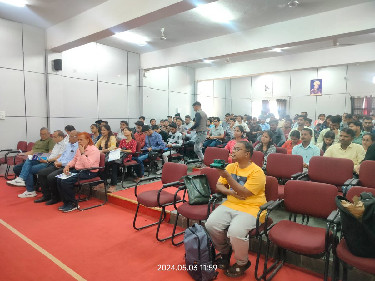IITIOfficial's tweet photo. Two days of Startup Bootcamp, hosted by IIT Indore ACE Foundation at Ujjain Engineering College, providing opportunity to students to explore entrepreneurship and innovation, fueling their passion for startups. https://t.co/bMCI29C3BJ
