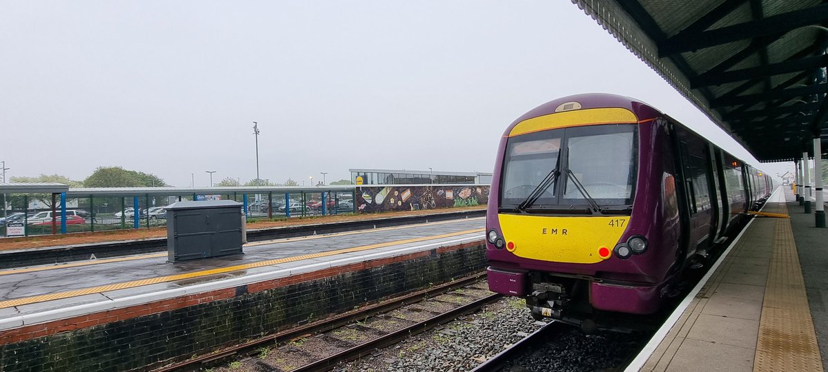 Railwaygirl2018's tweet image. Greetings from a very damp Skeggy Vegas!🌧☔️

Time for my first seaside town of my long weekend!🏖

Perfect weather for a ice cream🤭🤣

Now lets go &amp;amp; rides some rollercoasters!🎢

Where else will I be going to?🤔
#Skegness #Seaside #BritishWeather #Themeparks #Rollercoasters