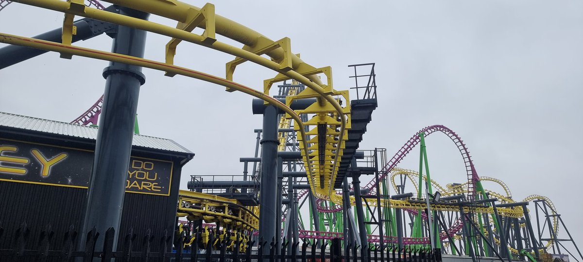 Railwaygirl2018's tweet image. Greetings from a very damp Skeggy Vegas!🌧☔️

Time for my first seaside town of my long weekend!🏖

Perfect weather for a ice cream🤭🤣

Now lets go &amp;amp; rides some rollercoasters!🎢

Where else will I be going to?🤔
#Skegness #Seaside #BritishWeather #Themeparks #Rollercoasters