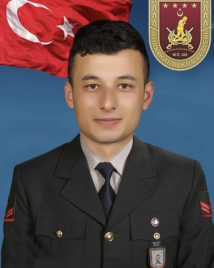 Hakkari Çukurca'da Şehit olan Piyade Uzman Çavuş Abdurrahman Topuksuz 6 aylık bebeği vardı!

Ruhun şad olsun Yiğidim!
Unutanın Kanı Kurusun!