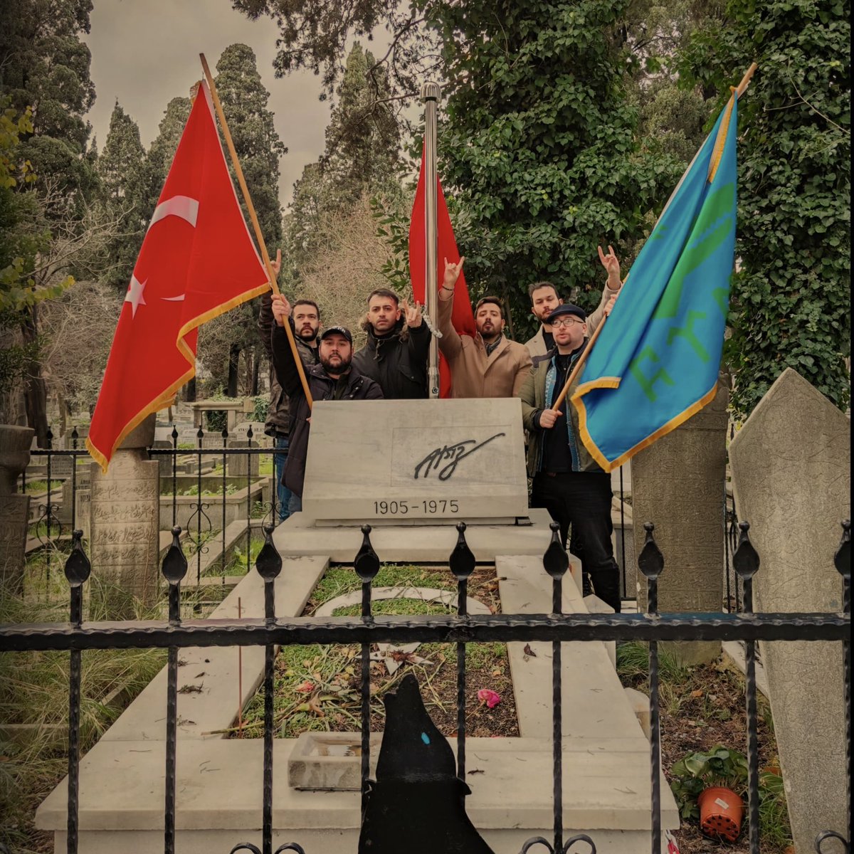 Turkilerigucu's tweet photo. Hazırlansın tabutluklar! Yine girip çıkacağız! 
3 Mayıs Türkçüler Günü Kutlu Olsun!

#3mayıstürkçülergünü #3mayıstürkçülükgünü https://t.co/IqztEzuejf
