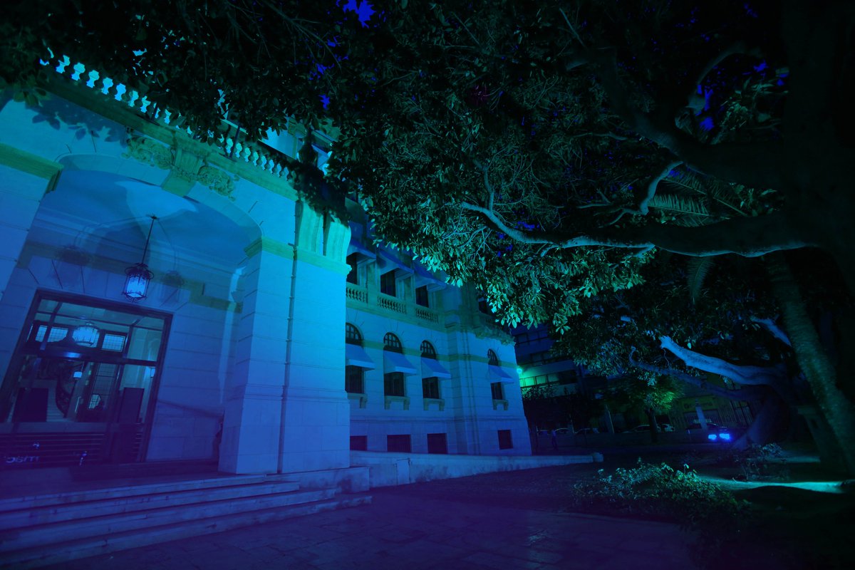 Esta noche iluminamos el #PalacioProvincial de azul y púrpura para dar visibilidad y concienciar sobre la Enfermedad de Huntington 💙 

Todo nuestro cariño y apoyo a las personas que padecen este trastorno neurodegenerativo y a sus familiares 💜

@AsociacionAVAEH @LaDipuSocial