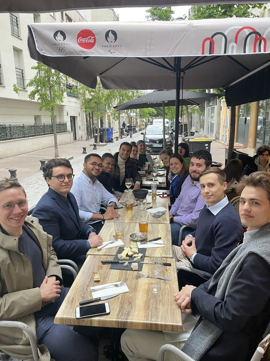 Mardi dernier j’ai eu le plaisir d’organiser un afterwork à #Levallois réunissant les jeunes horizons du 92. 

La mobilisation sera grande le 9 juin prochain @BesoindEurope 🔵⚪️