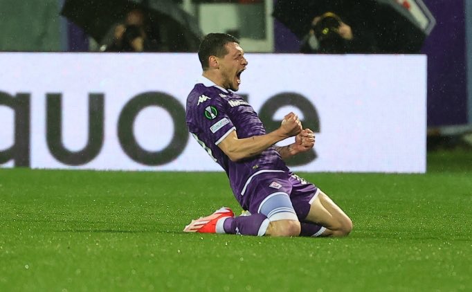 UEFA Konferans Ligi yarı final ilk maçında Fiorentina ile Club Brugge karşı karşıya geldi. Artemio Franchi Stadyumu'nda oynanan maçı Fiorentina 3-2 kazandı. 

Karşılaşmada Fiorentina, 5. dakikada Riccardo Sottil ile öne geçti. Club Brugge, 17. dakikada penaltıdan Hans Vanaken ile…