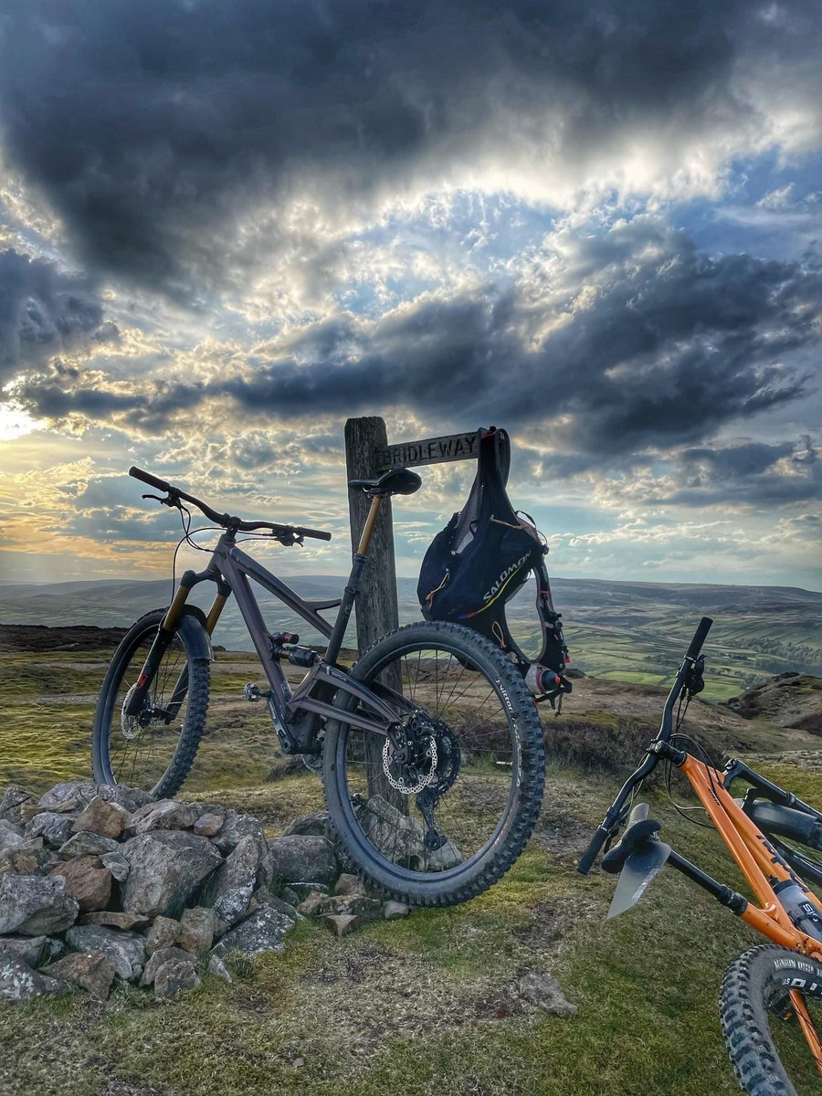 Whether you are on foot or two wheels we wish everyone a fabulous #FingerPostFriday and an even better weekend. For all your maps and guides check out walking-books.com and #SeeWhereWeCanTakeYou